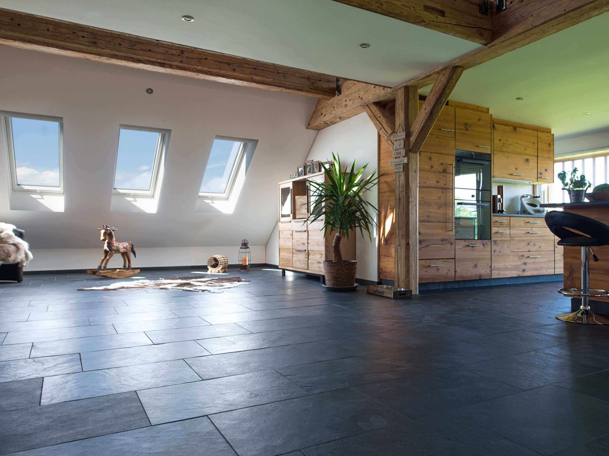 Staré miluje nové - a dřevo a břidlice vytvářejí WOW efekt!