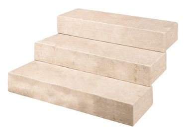 Blokové schody vápenec Camino Sand vystaven