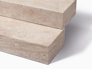 Blokové schody travertin Medium řezané na míru