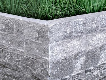 Zdicí kameny Gneiss Urban Grey Line s trávou