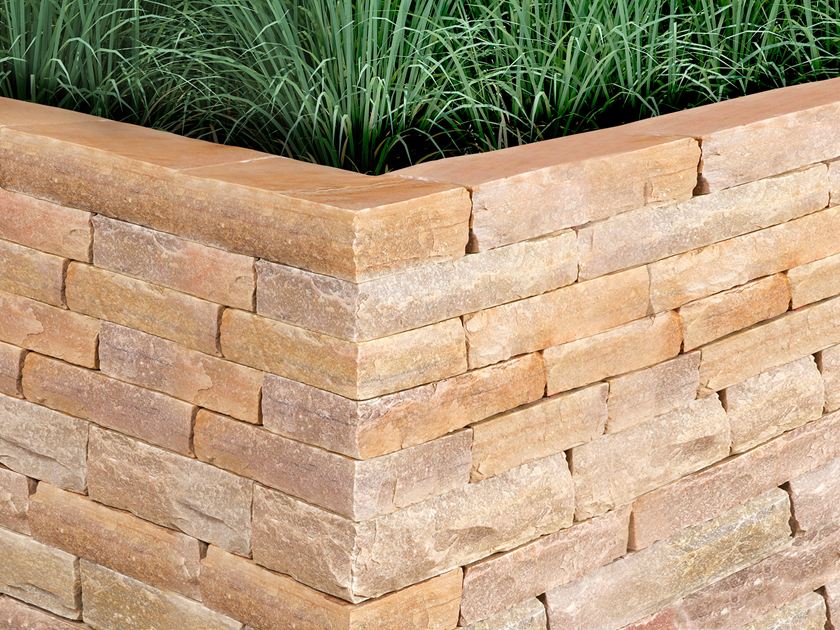 Zdicí kameny kvarcit Irish Gold s trávou