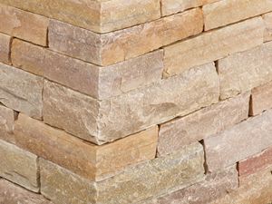 Zdicí kameny quartzite Irish Gold řezané na míru