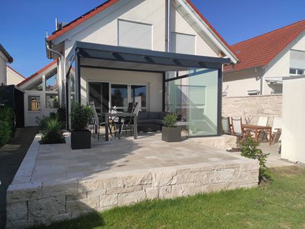 Medium Select Rustic Zdicí kameny s domem a terasou