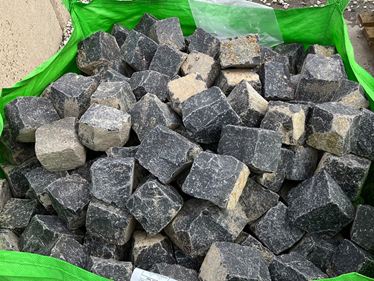 Dlažba_Basalt_Bigbag_Sombra