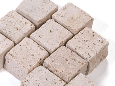 Travertinové dlažební kostky Medium Select Detail