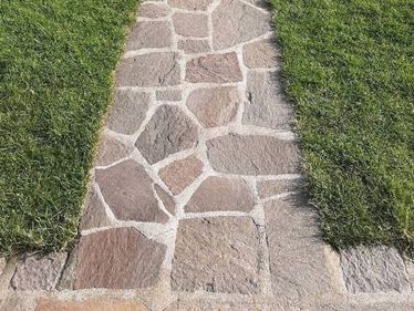 Polygonální desky Porfyr Porphyr Terra s trávníkem