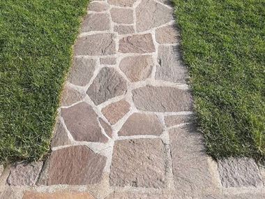 Polygonální desky Porfyr Porphyr Terra s trávníkem