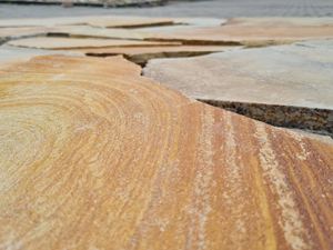 Polygonální desky kvarcit Irish Gold zavřít