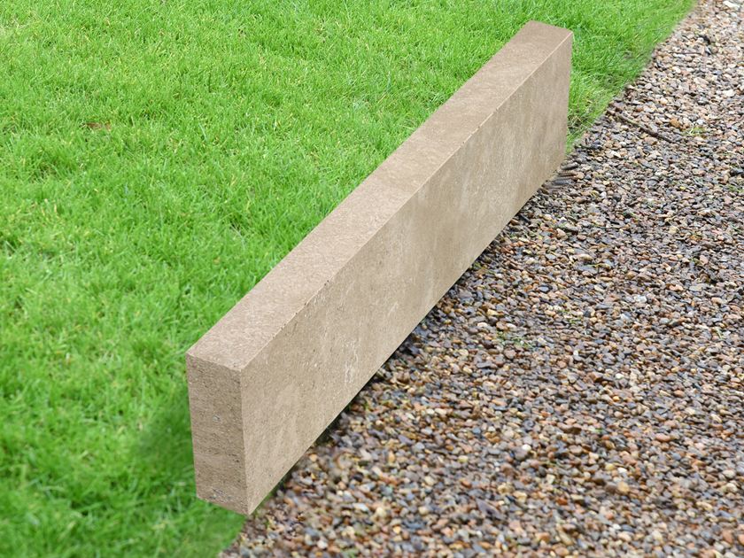 Obrubník na trávník Camino Sand s obrubníkem a štěrkem_cutout_banner