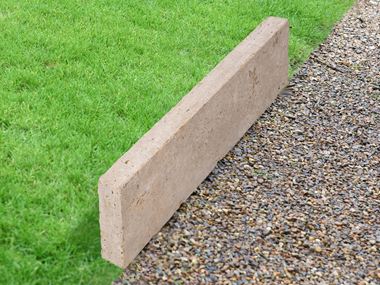 Obrubník na trávník Medium s trávníkem a štěrkem