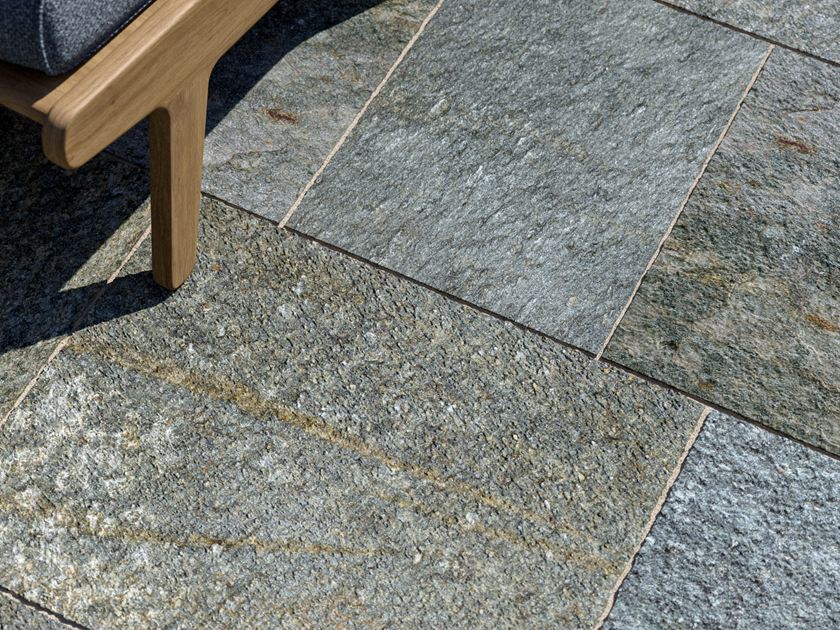 Terasová deska gneis Luserna Šikmý pohled