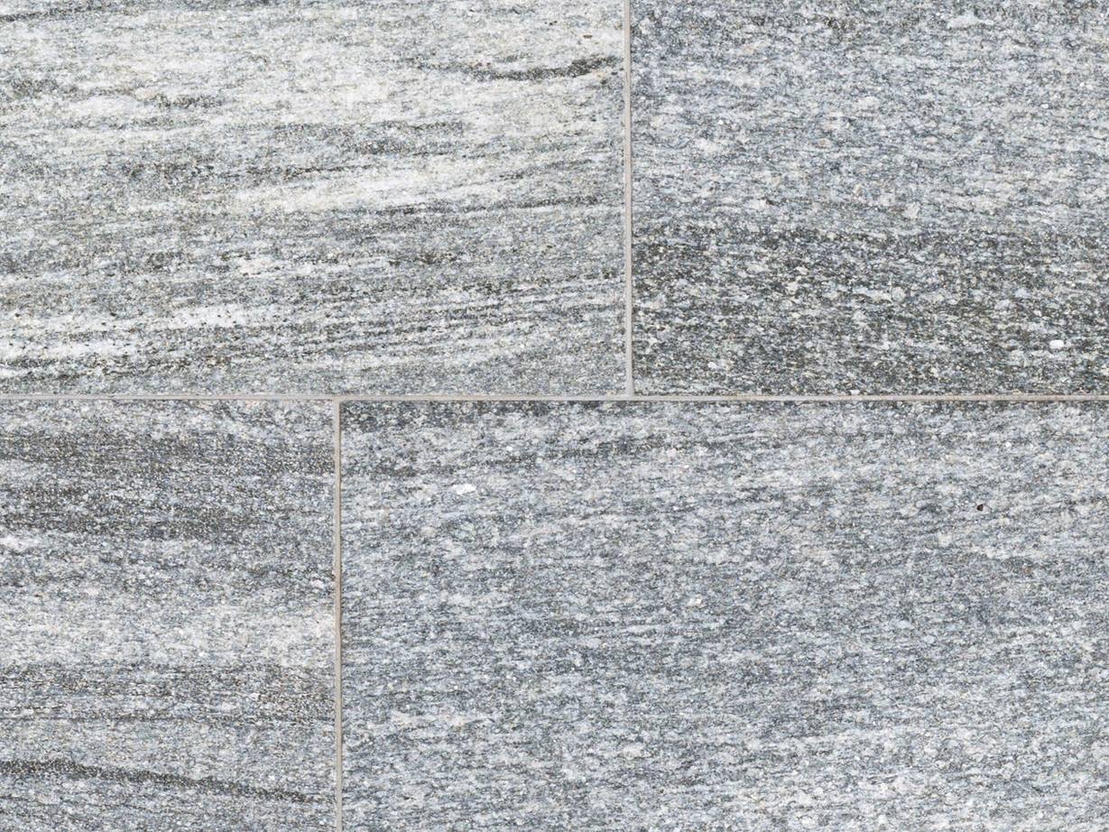 Vzory od tmavě šedých odstínů po bílou. Detailní záběr šedých žulových desek Urban Grey Line