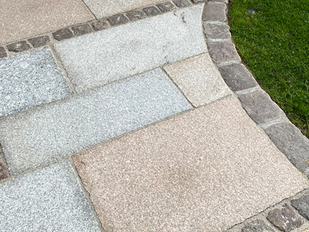 Girona křivka na galerii domu 1