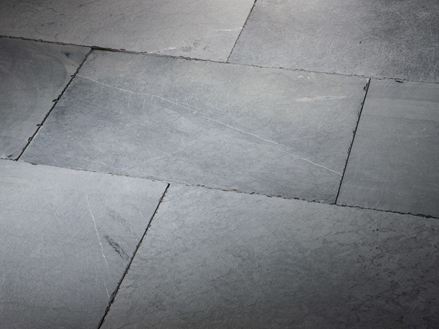 Desky z přírodního kamene z modrého kamene s tromlovaným povrchem