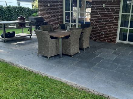 Vápenné_patio_desky_Java_Modrá_střecha_terasa