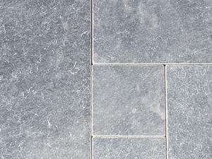 Detailní záběr na šedé mramorové desky Afyon Grey