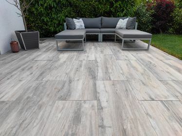 Porcelánová kameninová dlažba na terasu s efektem dřeva Canada Lake s lehátky