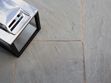 Lucerna na pískovcových deskách Kandla Grey