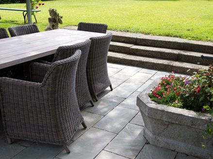 Posezení na panelech Kandla Grey