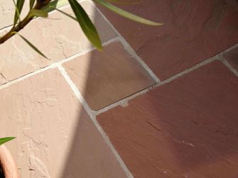 Pískovcové desky z Modaku, terasa, detailní záběr