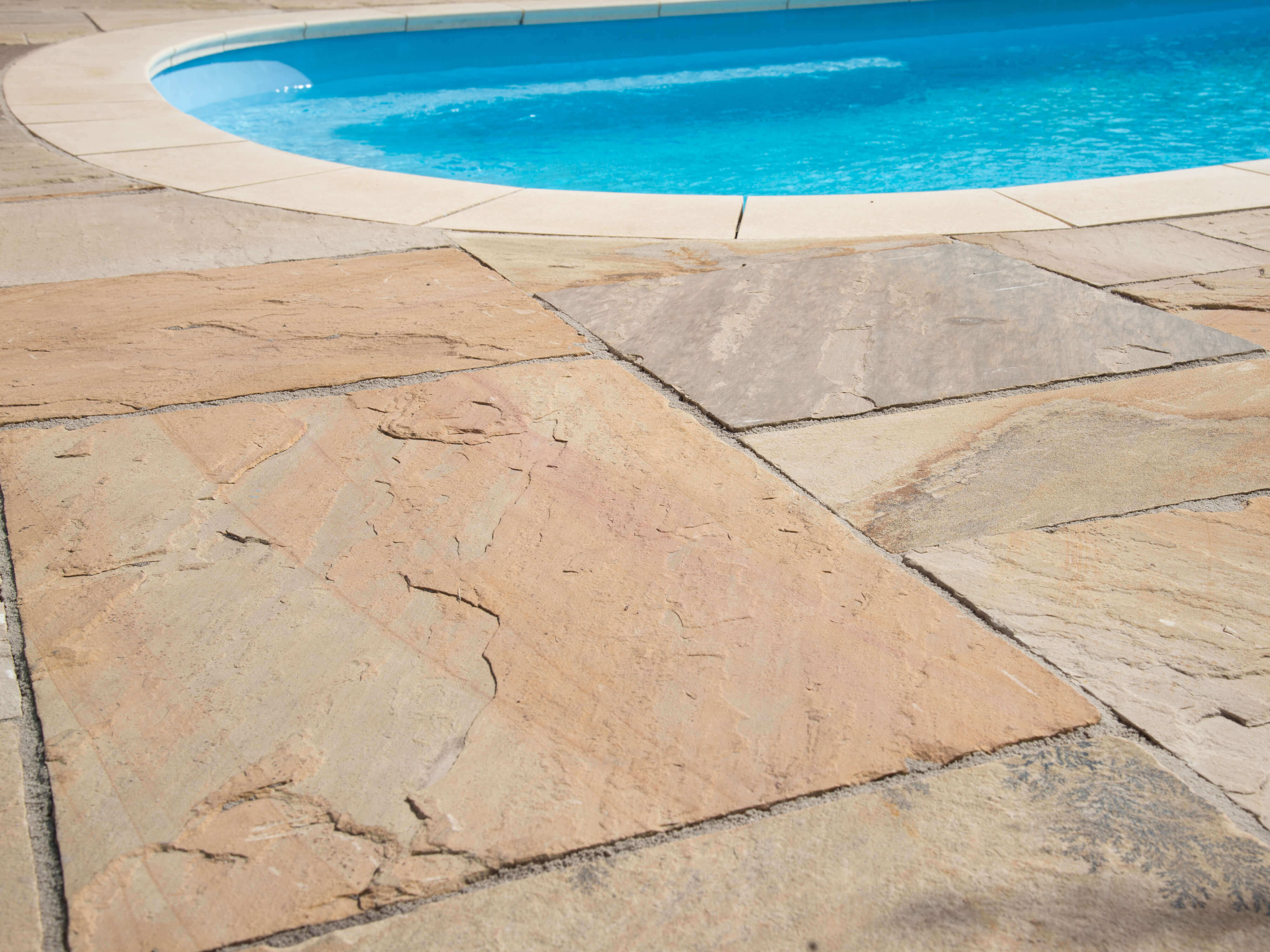 Yellow Mint pískovcové desky u bazénu