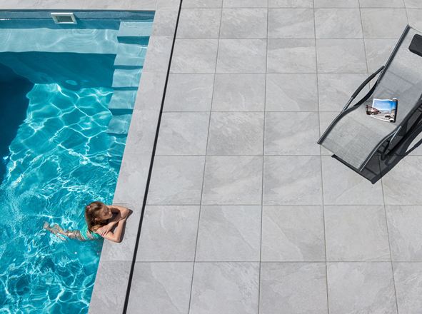 Banner_mirrored_girls-in-the-pool-at-Alpine-Grey-Terrace-SN