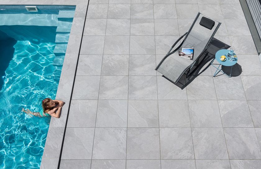 mirrored_girls-in-the-pool-by-alpine-grey-terrace-SN