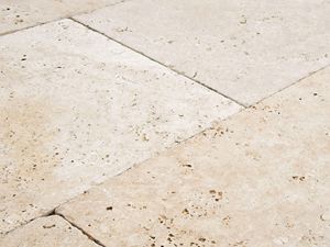 Detailní záběr terasové desky Medium Select v jemné béžové barvě