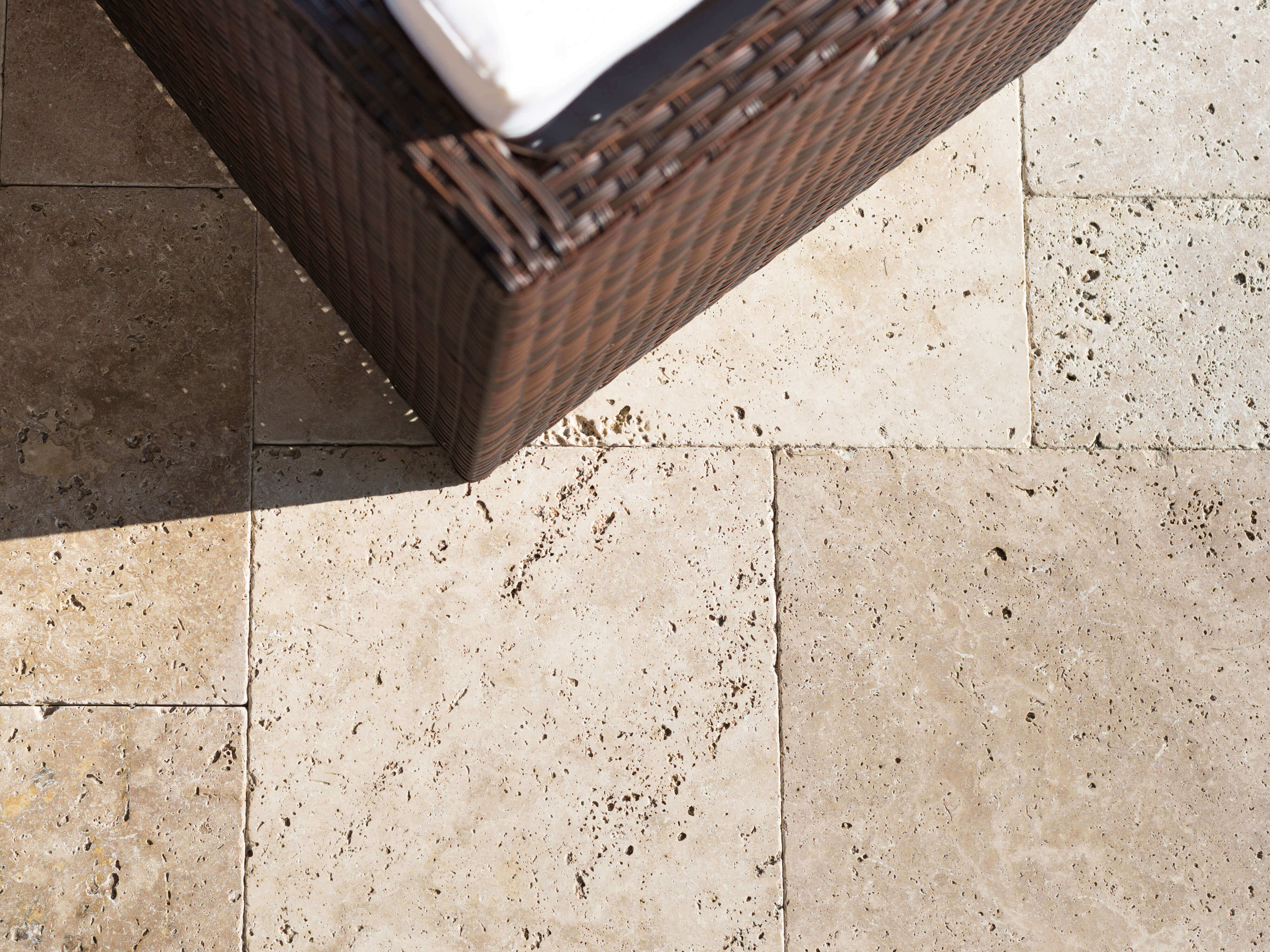 Zahradní nábytek na travertinových deskách Medium