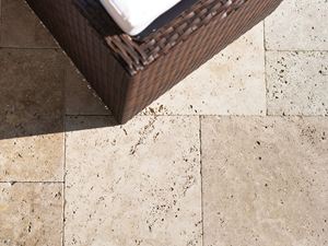 Zahradní nábytek na travertinových deskách Medium