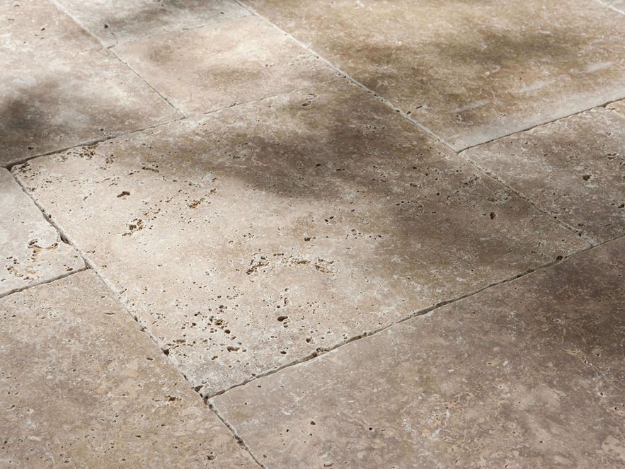 Desky z přírodního kamene Noce travertin v polostínu