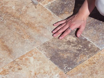 Ruční kartáče na travertinové desky Scabas