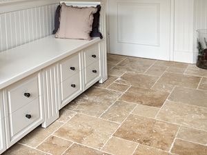 Chateau_Antique_Corridor