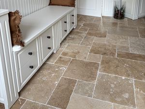 Travertine_Chateau_Antique_Sedací_lavice