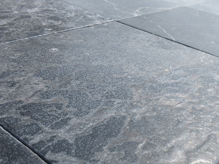 Chateau_Nero_Travertine_Tile_Gallery 1