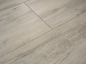 Wood_look_tiles_Canada_Lake_Schraeg_from_near_by