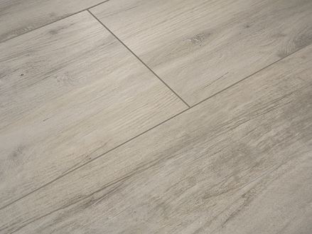 Wood_look_tiles_Canada_Lake_Schraeg_from_near_by