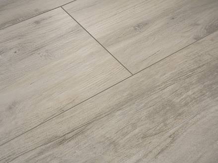 Wood_look_tiles_Canada_Lake_Schraeg_from_near_by