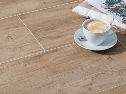 Woodline Béžová porcelánová dlaždice s autentickou strukturou dřeva