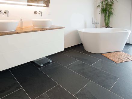 Vana na břidlicových dlaždicích Mustang