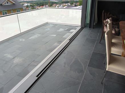 Fotografie zákazníka: Dlaždice Mustang, plynule položená v obývacím pokoji a na balkoně