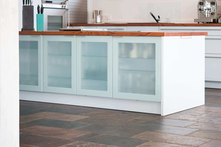 Dlaždice Peacock v kuchyni s kuchyňským ostrůvkem