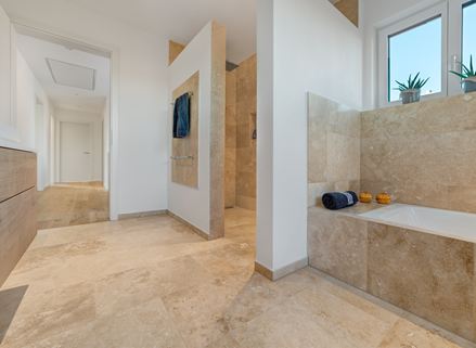 Koupelna s travertinem Ivory Classic