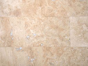 Travertinová dlažba Ivory Classic s úzkými spárami