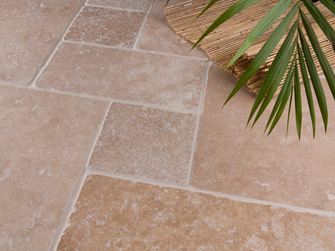 Dlaždice Medium, tromlované římské vazby s palmou