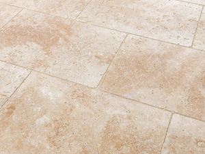 Dlaždice Rustic Travertin ze sousedství