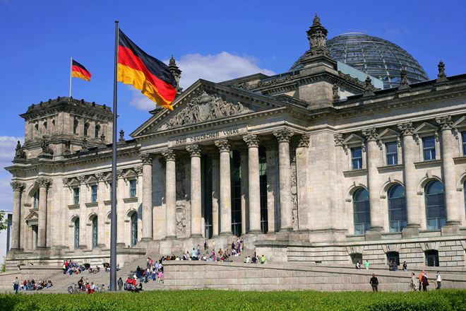 Říšský sněm v Berlíně s fasádou z deutmannsdorfského pískovce