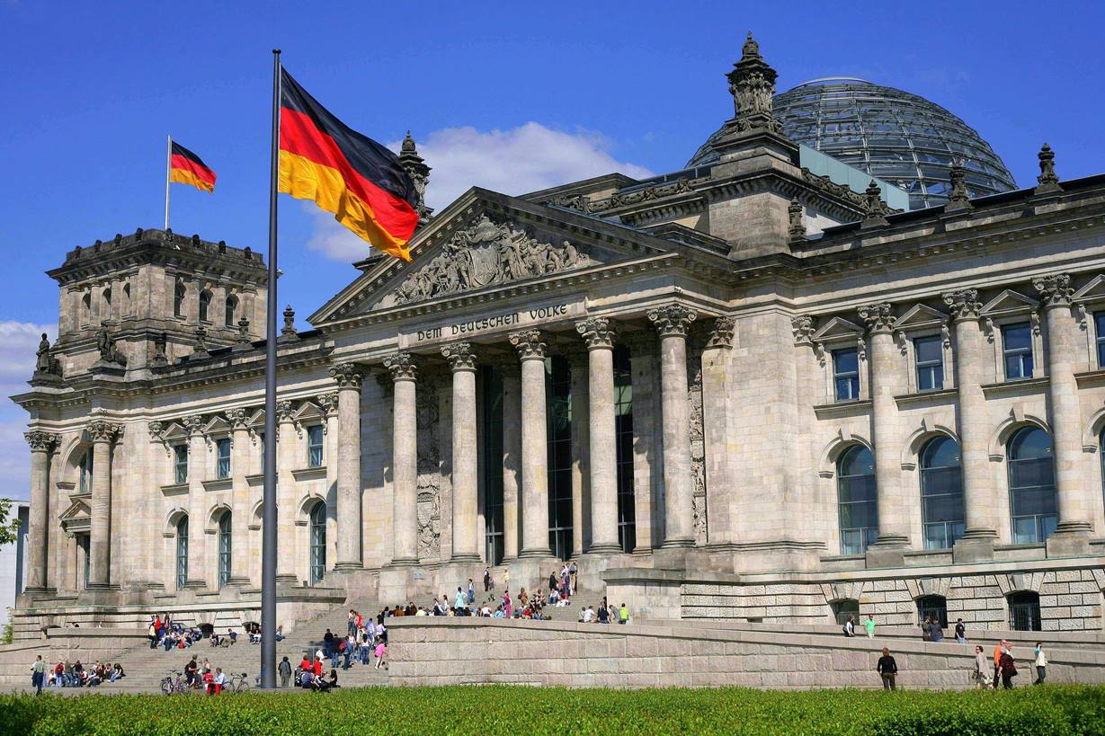 Říšský sněm v Berlíně s fasádou z deutmannsdorfského pískovce
