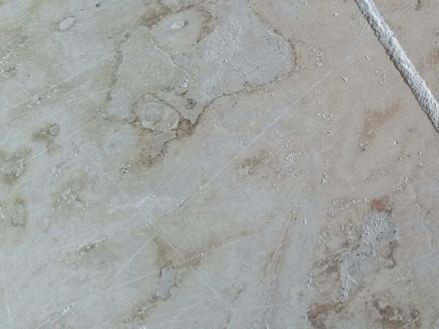 Lehké škrábance od přírodního kamene