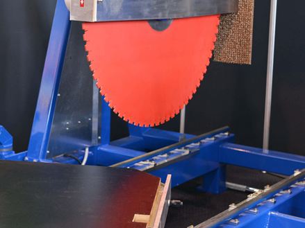 Pily na kámen v červeno-modré barvě